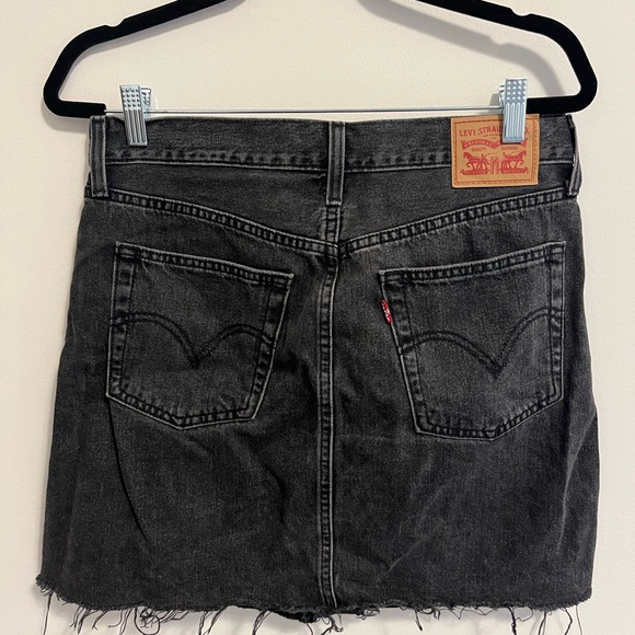 Levi’s high waisted denim skirt, size 30 - Picture 2 of 3